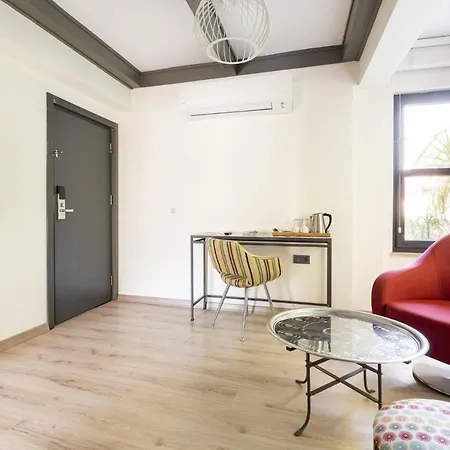 Pleasant Flat Near Hadrians Gate * أنطاليا